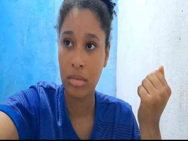 RomanaBeatson webcam