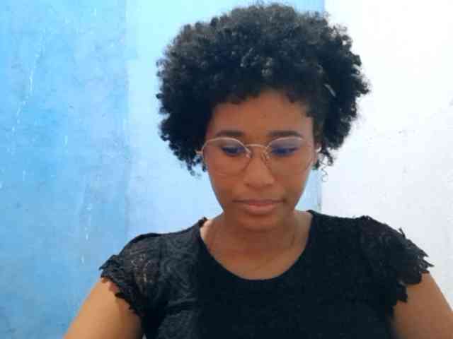 RomanaBeatson webcam