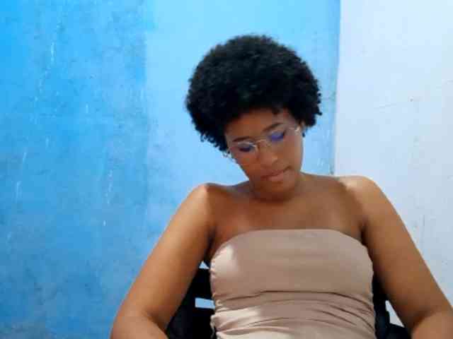 RomanaBeatson webcam