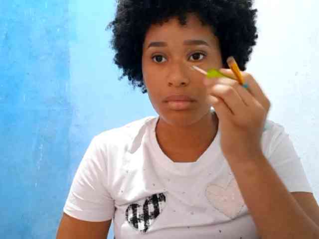 RomanaBeatson webcam