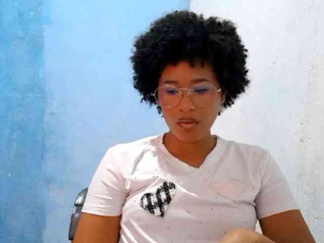 RomanaBeatson webcam