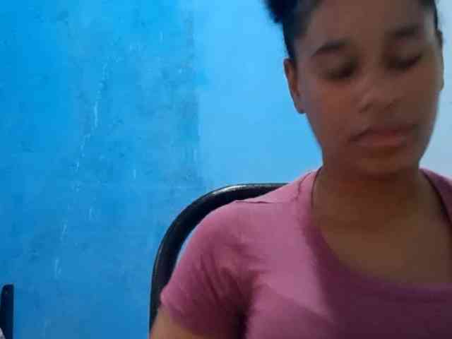 RomanaBeatson webcam