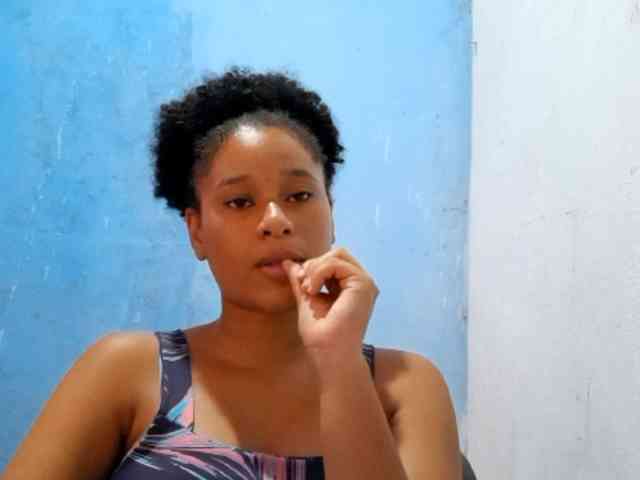 RomanaBeatson webcam