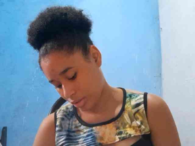 RomanaBeatson webcam