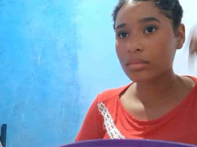 RomanaBeatson webcam