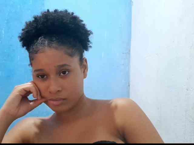 RomanaBeatson webcam