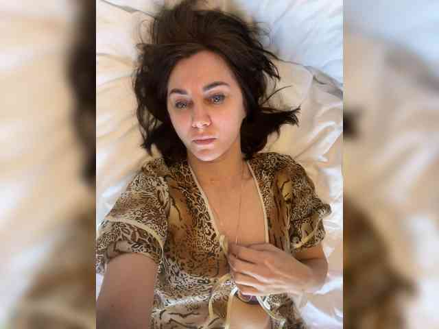 live nude porn Tina-2332