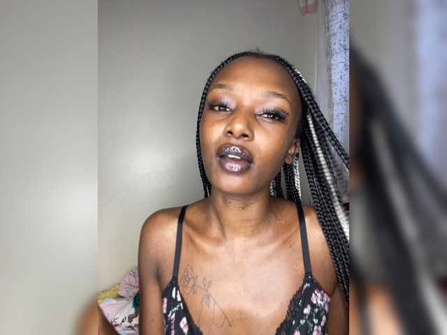 Flirtyysheery Live Cam on BongaCams