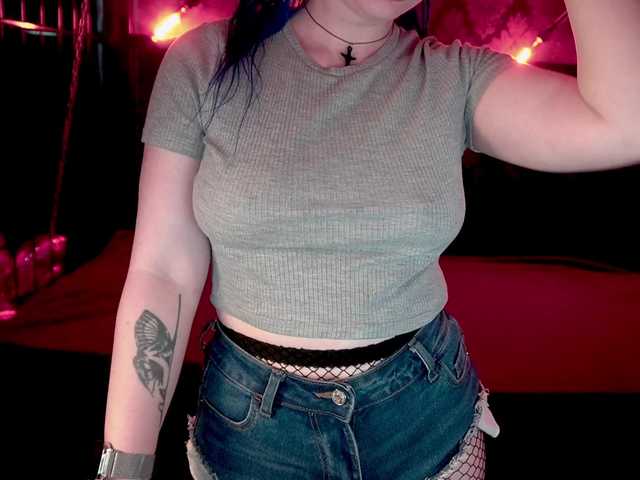 AlisaGrace's BongaCams show and profile