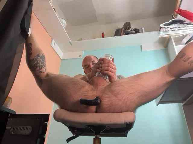 BearChubby300 Live Webcam on BongaCams