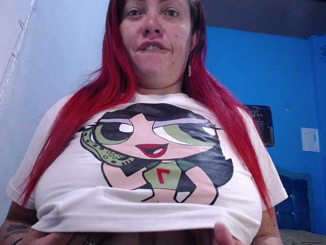 Carolinhe Live Cam on BongaCams