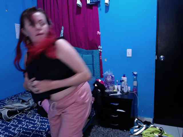 Carolinhe Live Webcam on BongaCams