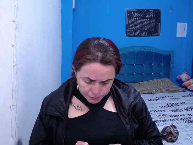 Carolinhe Live Webcam on BongaCams