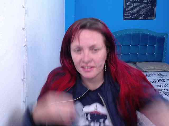 Carolinhe Live Webcam on BongaCams