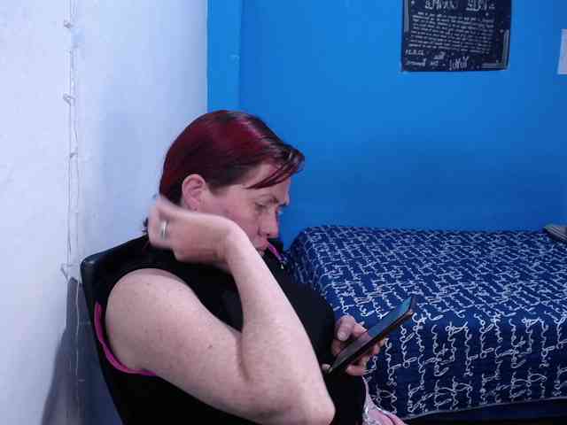 Carolinhe Live Webcam on BongaCams