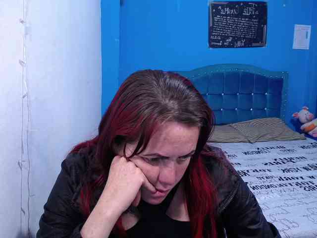 Carolinhe Live Webcam on BongaCams