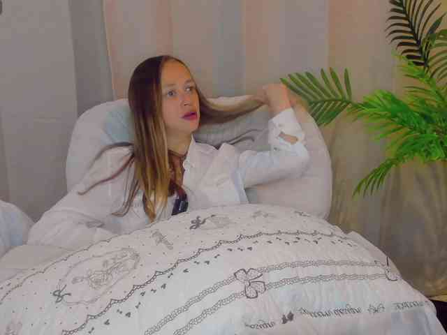 SlowlyLolly44 webcam