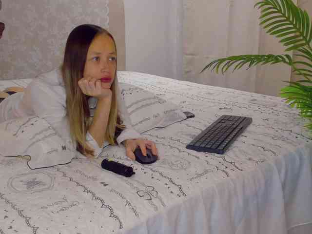 SlowlyLolly44 webcam