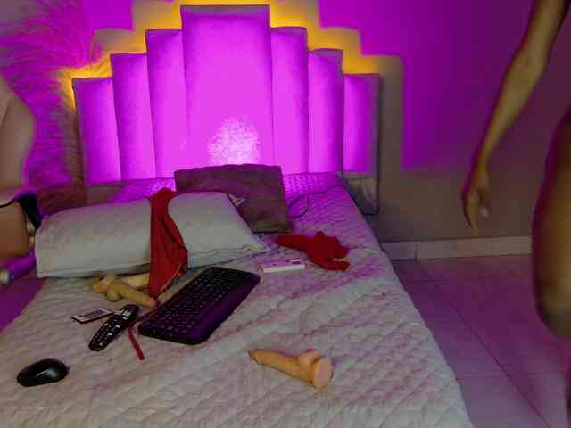 Sheinny-brown1 Live Webcam on BongaCams