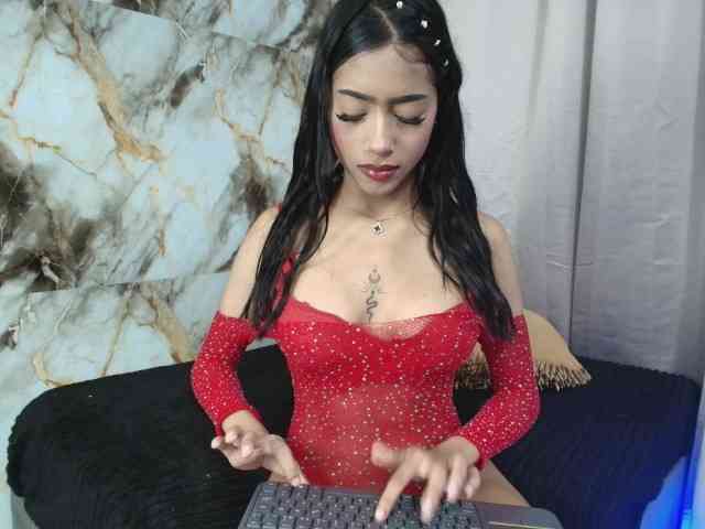 aisha-brunette webcam