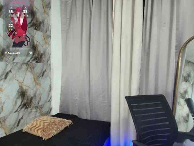 aisha-brunette webcam