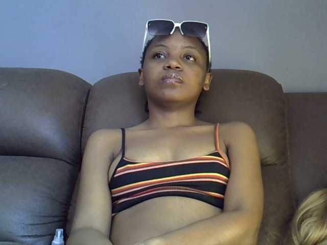 GoldenGoddess1 webcam