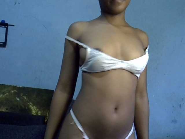 GoldenGoddess1's BongaCams show and profile