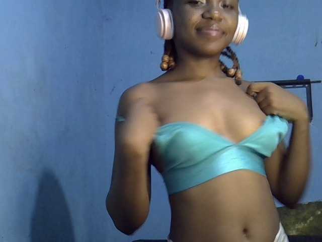 GoldenGoddess1's BongaCams show and profile