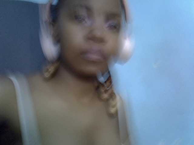 GoldenGoddess1 webcam