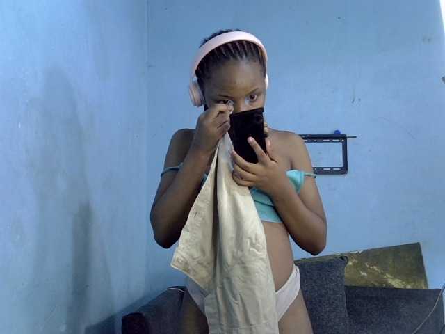 GoldenGoddess1's BongaCams show and profile