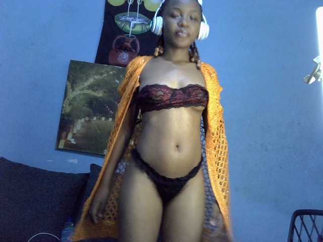 GoldenGoddess1's BongaCams show and profile