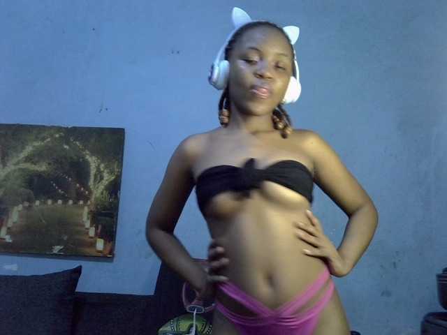 GoldenGoddess1's BongaCams show and profile