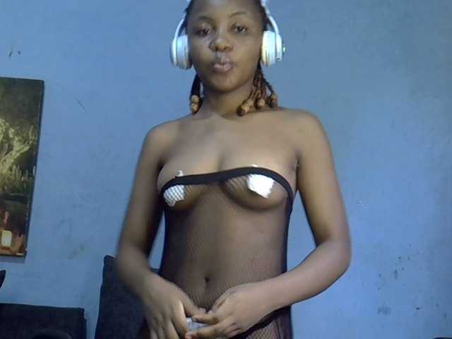 GoldenGoddess1's BongaCams show and profile