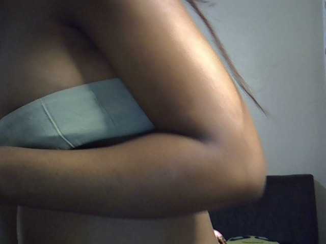 GoldenGoddess1 webcam