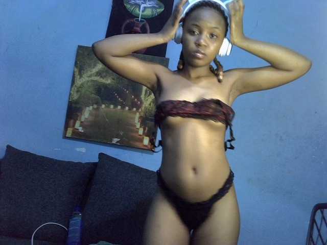 GoldenGoddess1's BongaCams show and profile