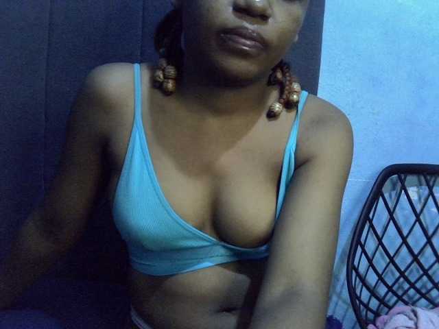 GoldenGoddess1's BongaCams show and profile