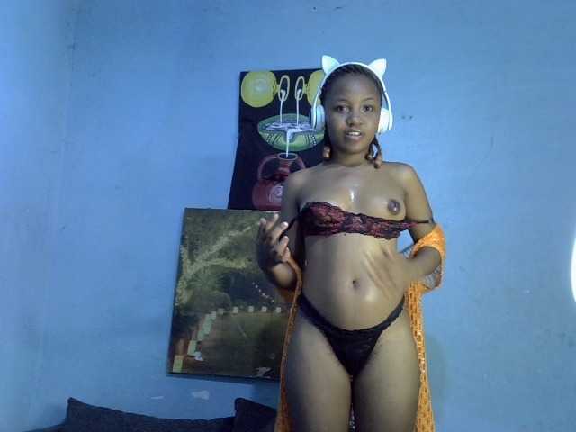 GoldenGoddess1's BongaCams show and profile