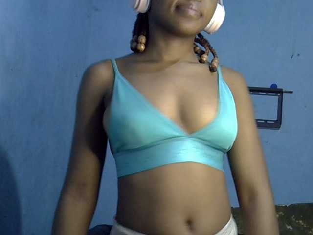 GoldenGoddess1's BongaCams show and profile