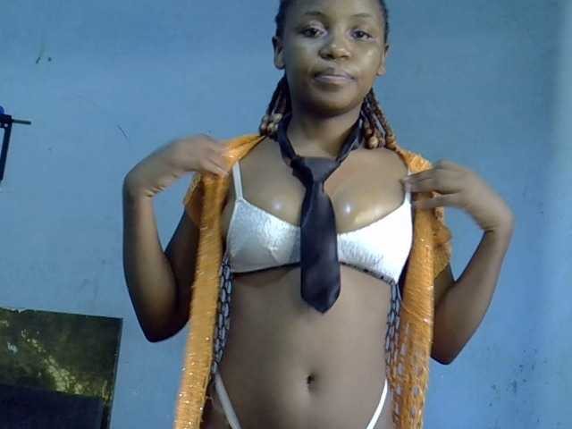 GoldenGoddess1 webcam