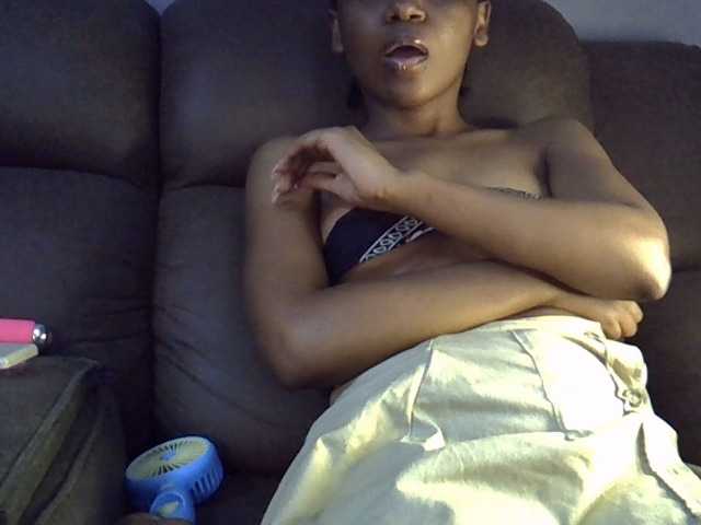 GoldenGoddess1 webcam