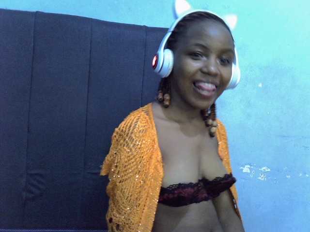 GoldenGoddess1's BongaCams show and profile