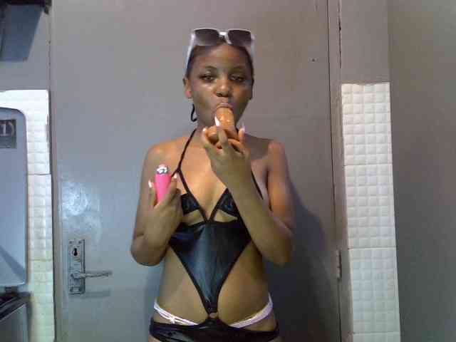 GoldenGoddess1 webcam