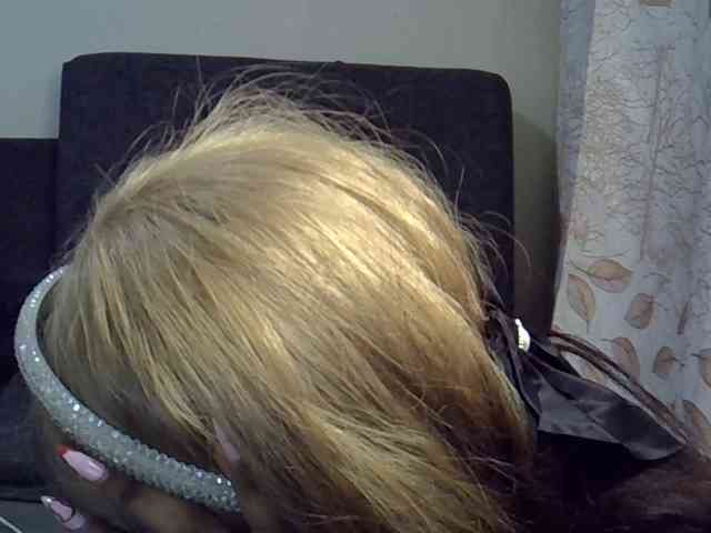 GoldenGoddess1 webcam