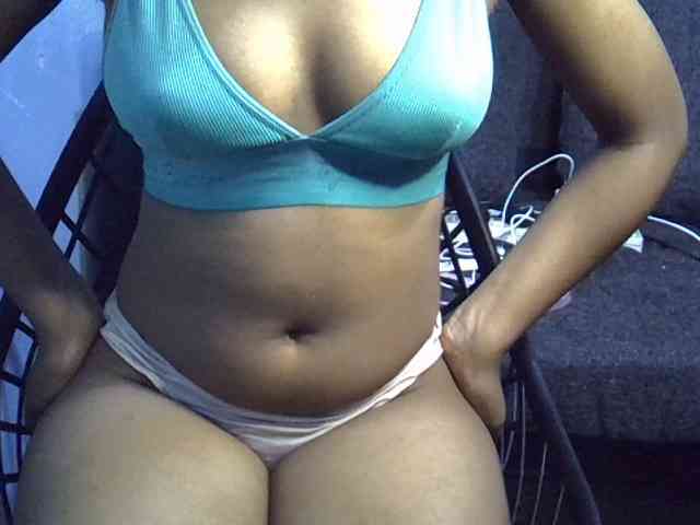 GoldenGoddess1 webcam