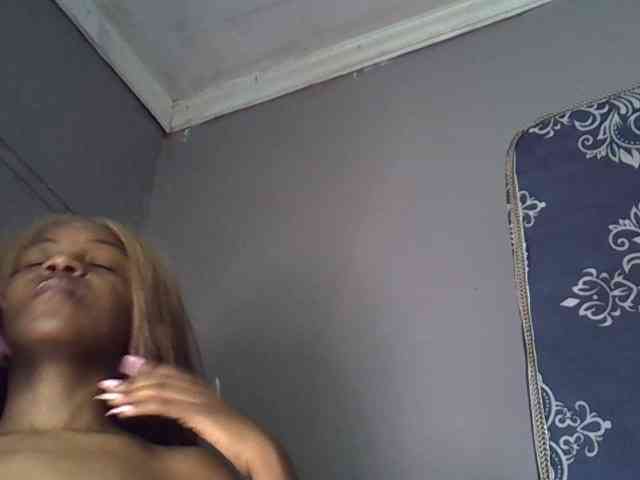 GoldenGoddess1 webcam