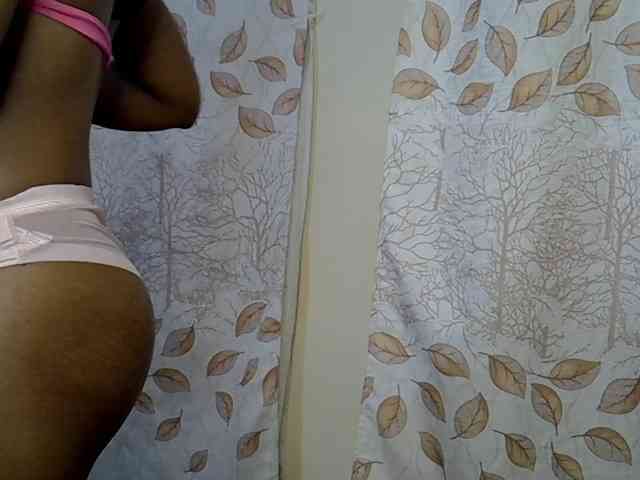 GoldenGoddess1 webcam