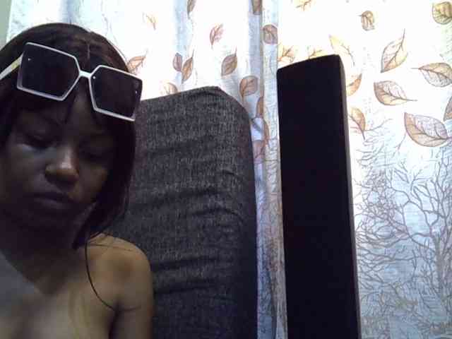 GoldenGoddess1 webcam