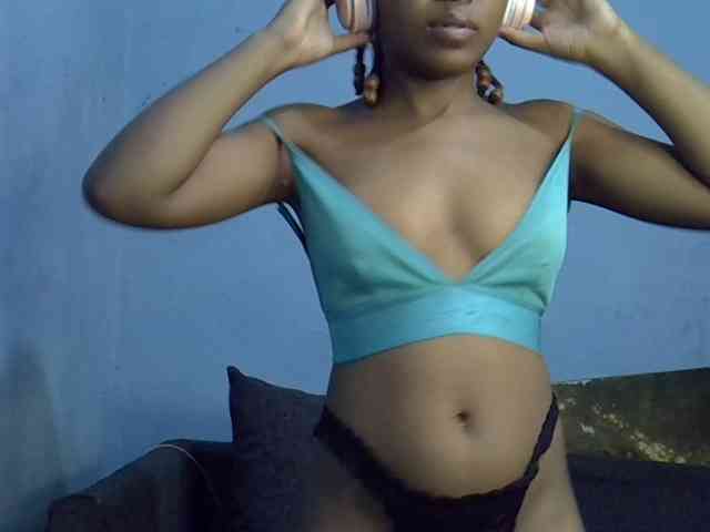 GoldenGoddess1 webcam