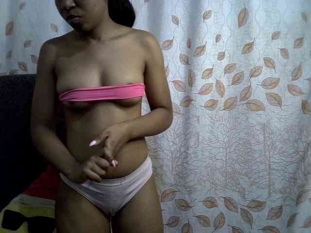 GoldenGoddess1 webcam