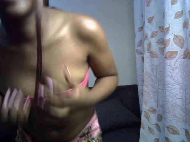 GoldenGoddess1 webcam